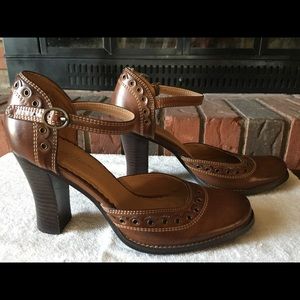 Miss Bisou 3 1/2 heel. Brown